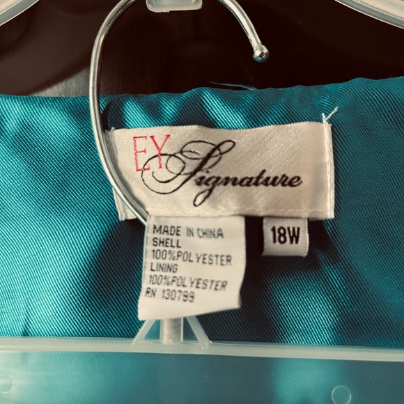 Turquoise suit - Picture 2 of 4